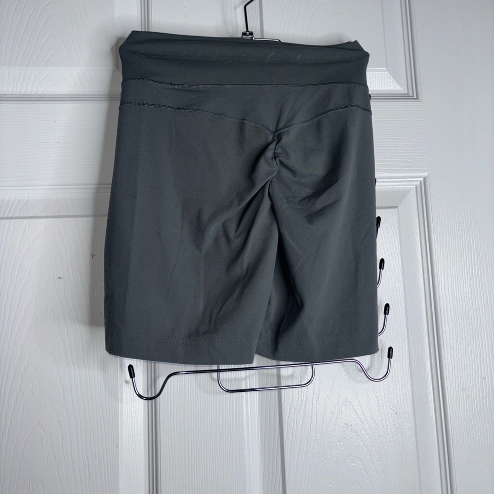 Gymshark Women's Whitney Simmons Biker Scrunch shorts - Picture 2 of 4